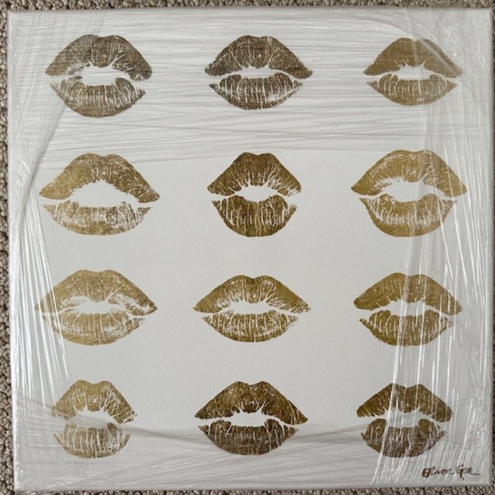 Oliver Gal Canvas Art Print - "24k Kisses"